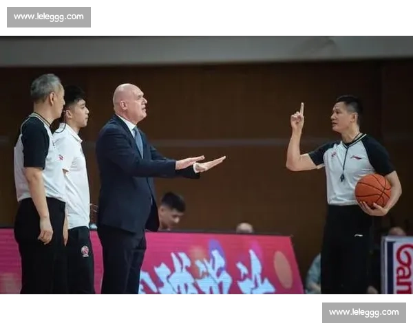 围绕防守犯规判罚尺度变化与比赛公平性影响的深度解析与策略探讨